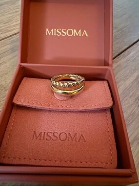 Missoma Radial ring Size 6